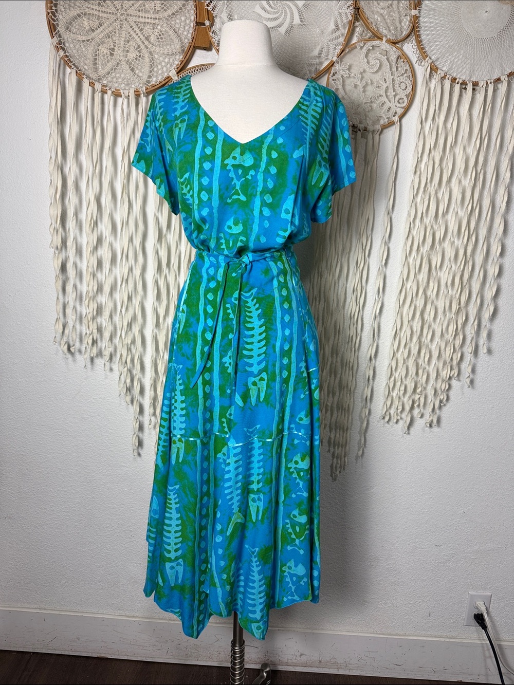 Fish Face VI Handkerchief Bakit Midi Skirt Size Large in Bluesy Fish SKIRT ONLY
